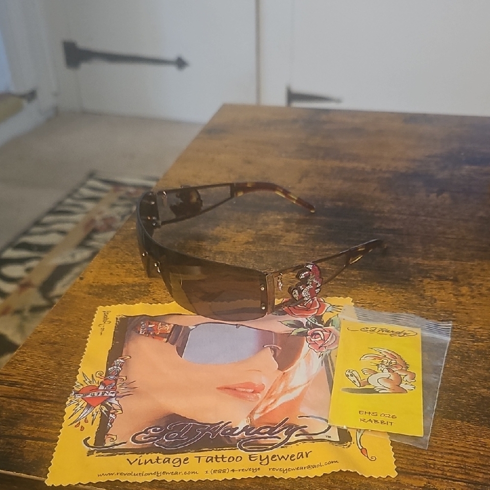 Ed Hardy Sunglasses with Black Frame and Silver Details - Picture 5 of 5